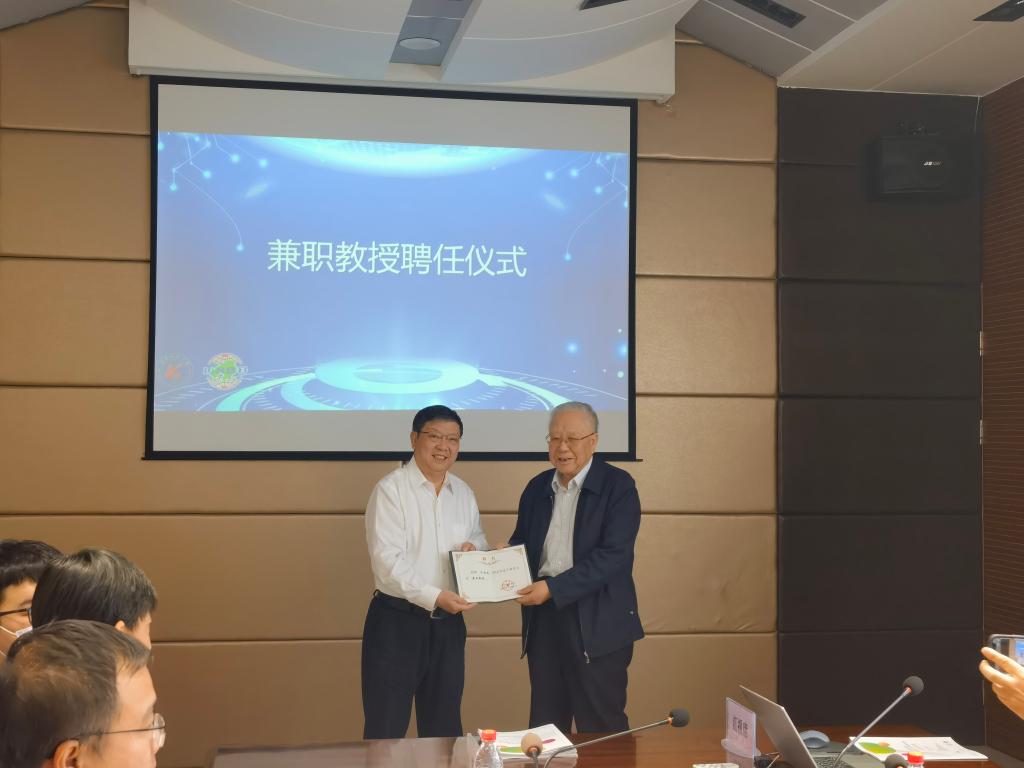 ayxty.com邀请汪旭光院士来校参加研讨会